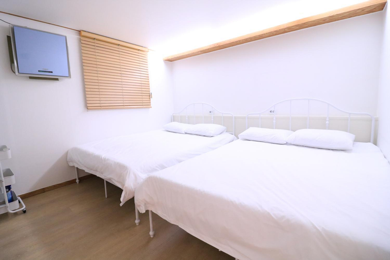 Bedroom 13