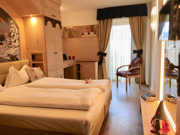 Bedroom 2, Hotel Laurino, Trento