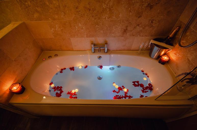 Bathroom, Howfield Manor Hotel, Kent