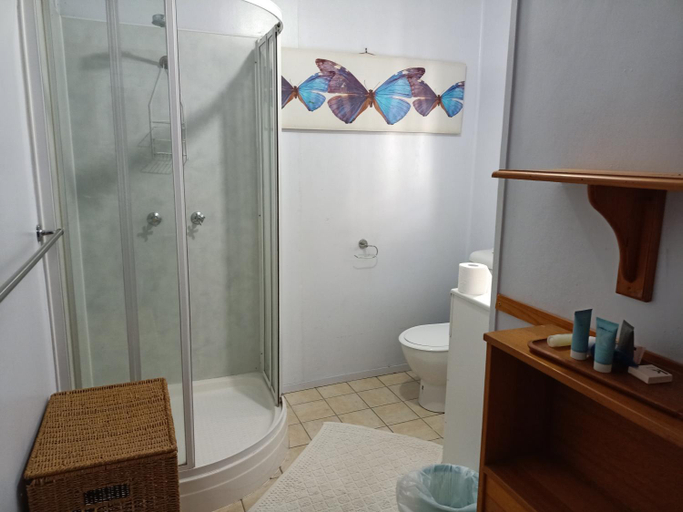 Bathroom 2, Spacious Townsville City Apartment, City
