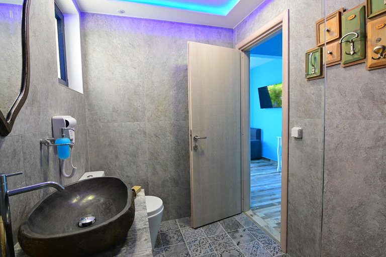 Bathroom 2, Alisaxni Studios, Ionian Islands