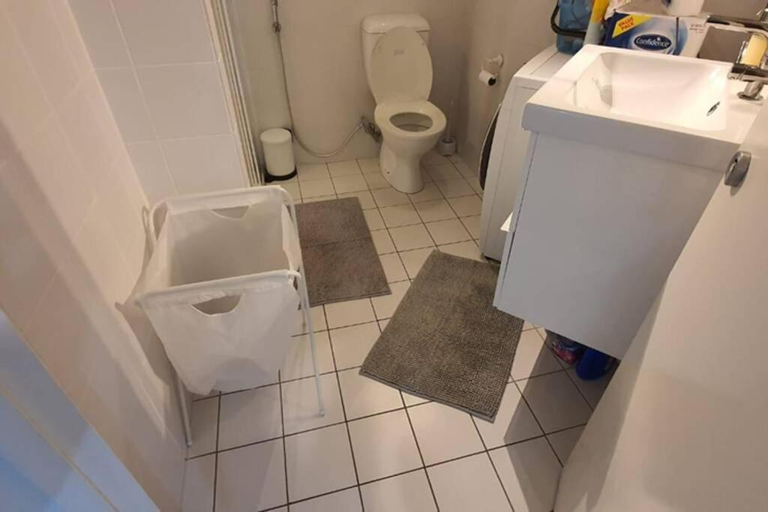 Bedroom 3, Dana-Spacious Private Room in Shared 2-Bedroom Apartment-1, Canberra