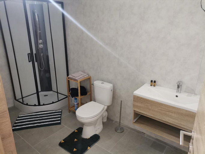Bathroom 7