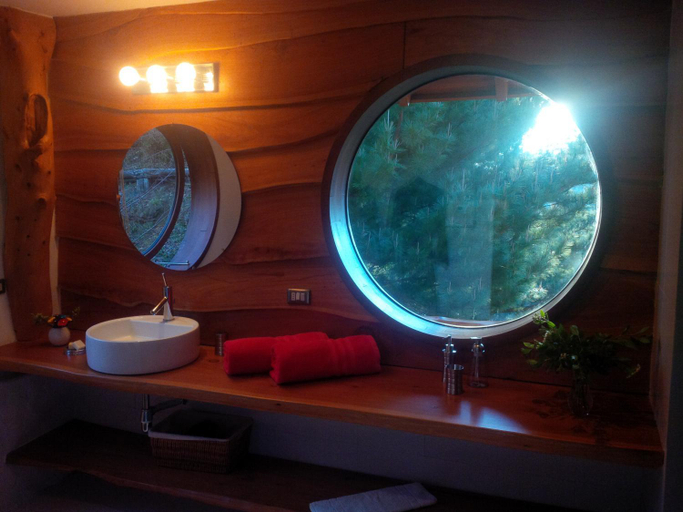 Bathroom 1, Celestial Inn, Cautín