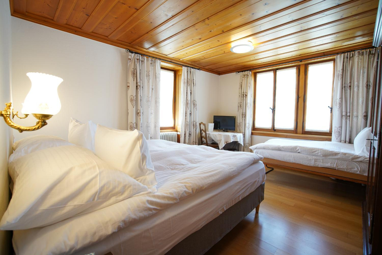 Bedroom 2, La Fleur de Lys, La Gruyère