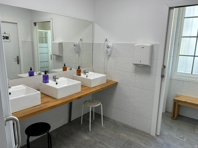 Bathroom 4, Albergue SCQ, A Coruña