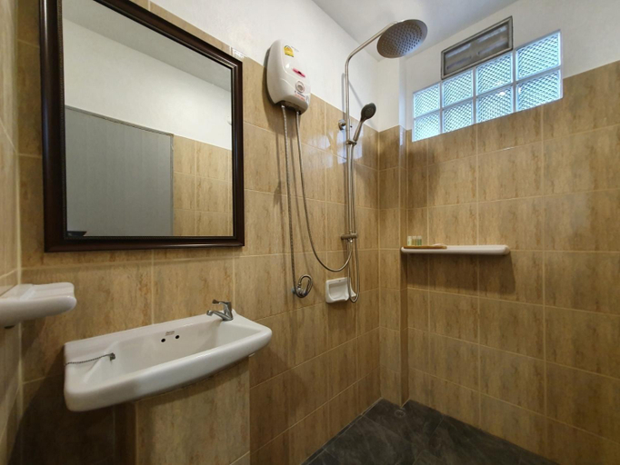Bathroom 4, Holiday Village and Natural Garden Resort, Pulau Phuket