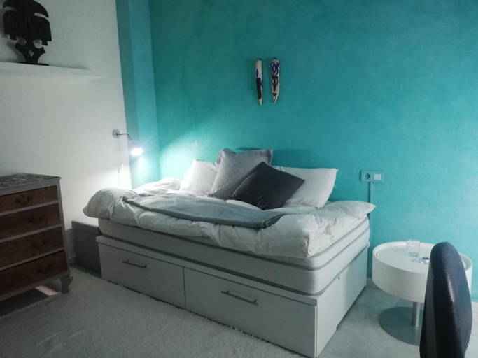 Others 2, comfortable single bluing room b&b, Granada