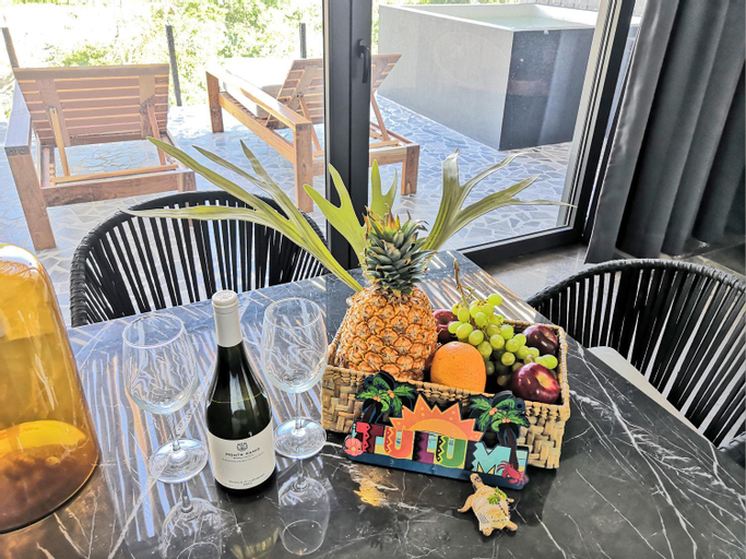 Food & Drinks