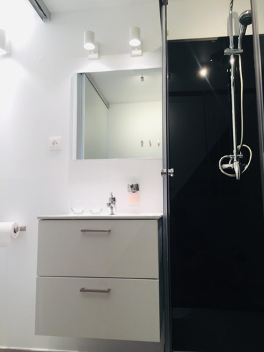 Bathroom 3, Aux pieds des vaches, Liège
