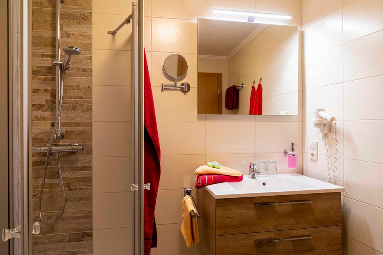 Bathroom 3, Gasthof Metzgerei Stoberl, Cham