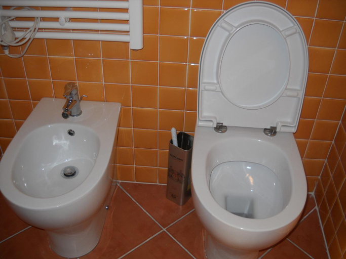 Others 5, B&B Alce, Macerata