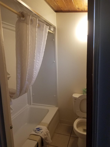 Bathroom 3, Budget Host Melody Lane, Colfax