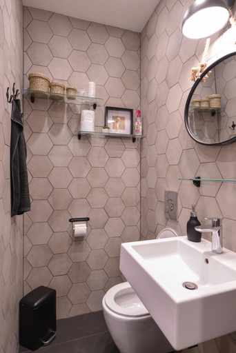 Bathroom 2, cОcoEllie - Aesthetic 2BD Apt Near National Palace by Flat Mаnager, Stolichna
