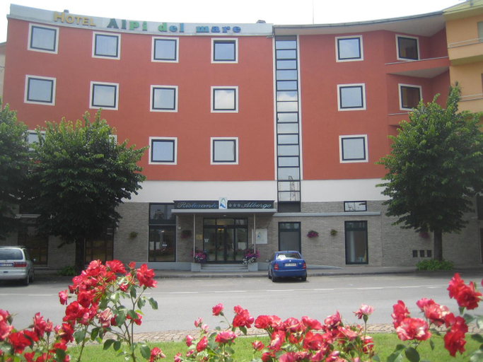 Exterior & Views 17