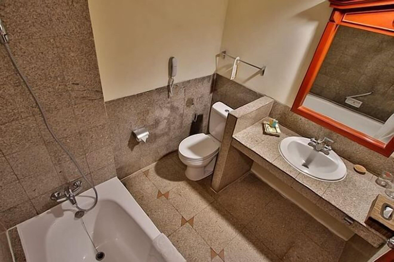 Bathroom 18