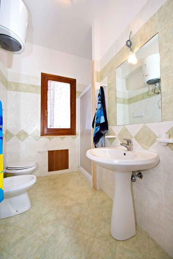 Bathroom 2, Blunda Holiday Home, Trapani