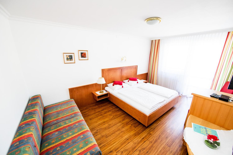Bedroom 2, Landgasthof zur Goldenen Traube, Neusiedl am See