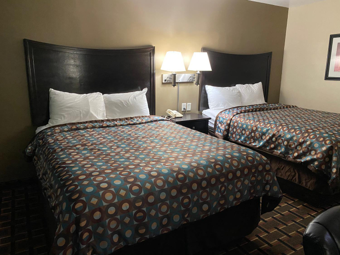 Bedroom 3, Executive Inn Chillicothe, Ross