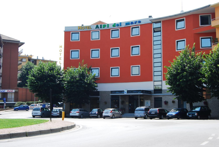 Exterior & Views 16