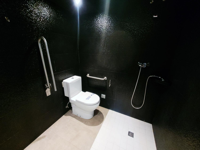 Bathroom 2, Urdaibai Bird Center, Vizcaya
