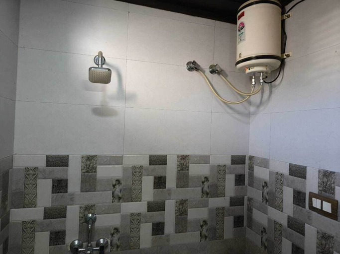 Bathroom 3, Hotel Pangot Himalayan View, Nainital