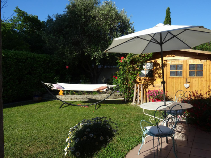 Others 5, Chez Carole et Roger, Vaucluse