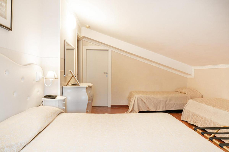 Bedroom 3, Hotel Edelweiss, L'Aquila