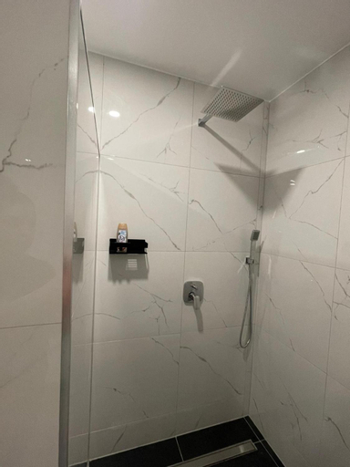 Bathroom 18