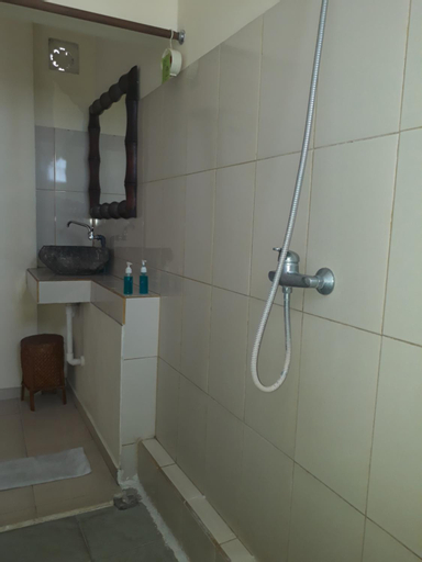 Bathroom 14