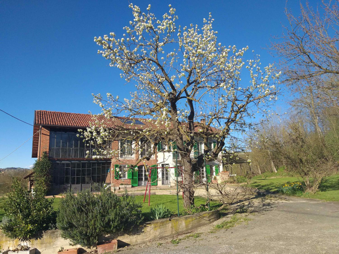 Others 5, B&B Il vecchio pero, Asti
