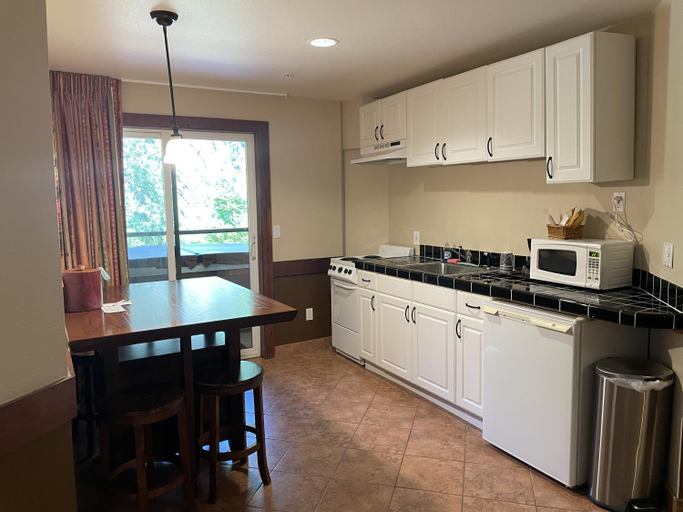 Dining Room 8