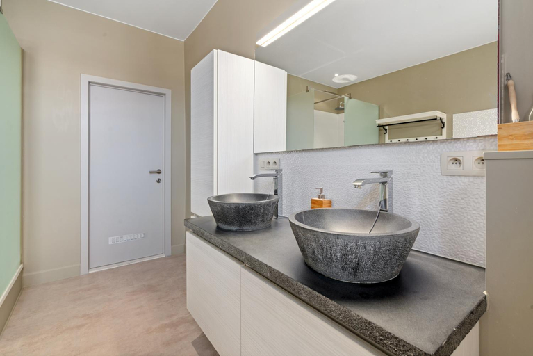Others 5, Spacious Guest Suites near Historic Market - 5 Min Walk, West-Vlaanderen