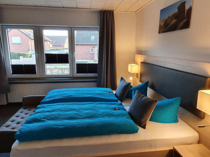 Bedroom 2, Hotel Pension Loose, Leer