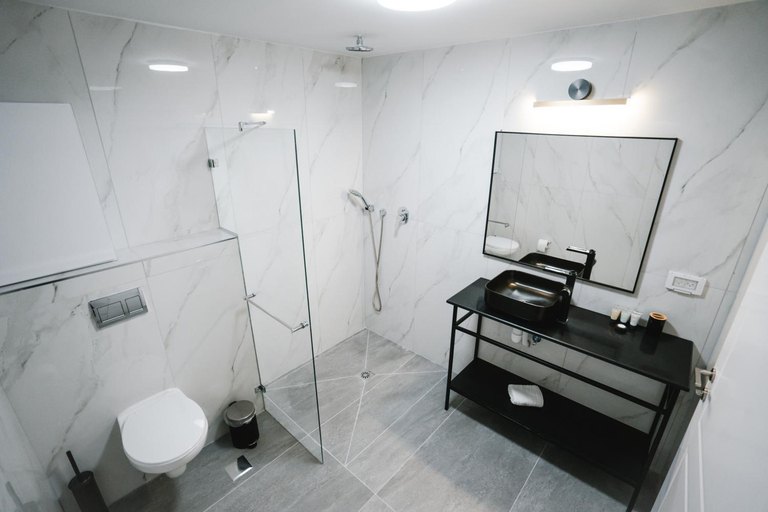 Bathroom 2, Unique Hotel Ashdod