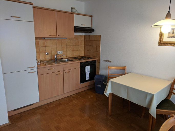 Others 5, Apparthaus Arosa, Essen