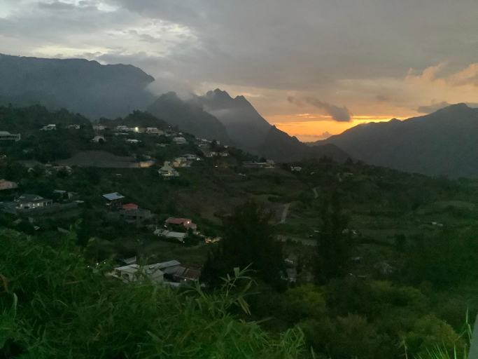 Others 4, La ch'tite montagne, Cilaos
