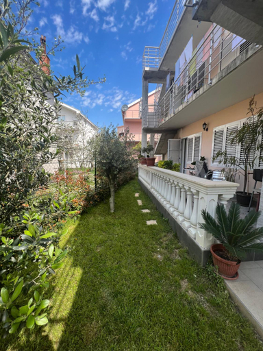 Others 3, Venice Apartments