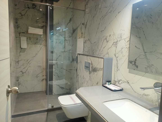 Bathroom 5, Hotel Sankalp Banaras, Varanasi