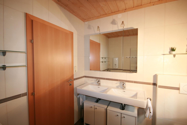 Bathroom 2, Familienappartements Eder, Zell am See