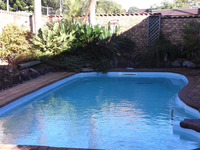 Others 3, Central Motel, Port Stephens