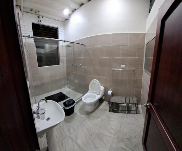 Others 5, VILLA CARO, Palestina
