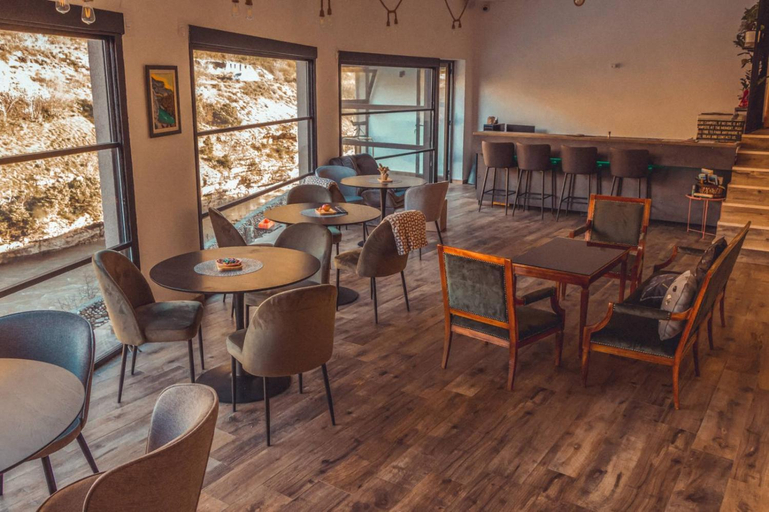 Food & Drinks 2, Auto kamp Titograd