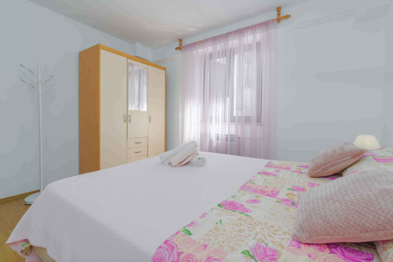 Bedroom 3, Ferienwohnung mit Wlan und Schöner Terrasse, Poreč