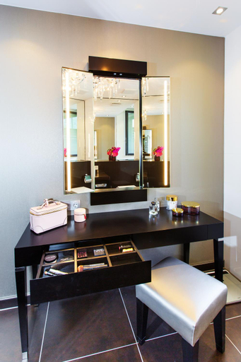 Bathroom 16