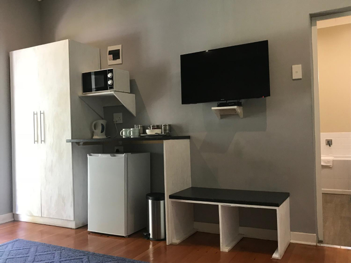Others 5, Anathi Hotel, Sisonke