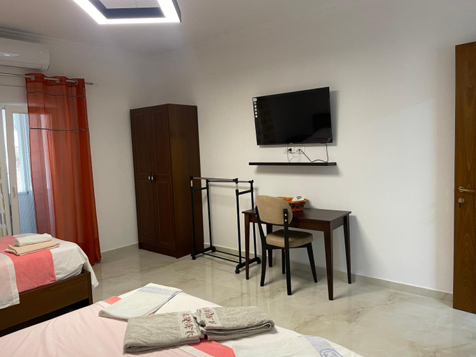 Bedroom 2, Hotel Vila C plus plus, Beratit