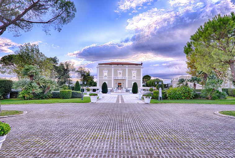 Others 4, Tenuta La Cavallerizza, Bari