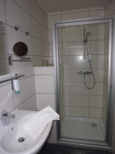 Bathroom 3, B&B V.K. PGmbH, Liège