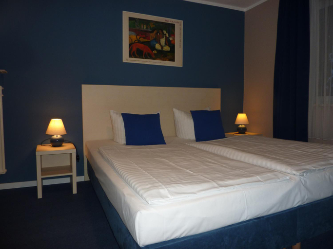 Others 2, Hotel Pelikan, Kitzingen